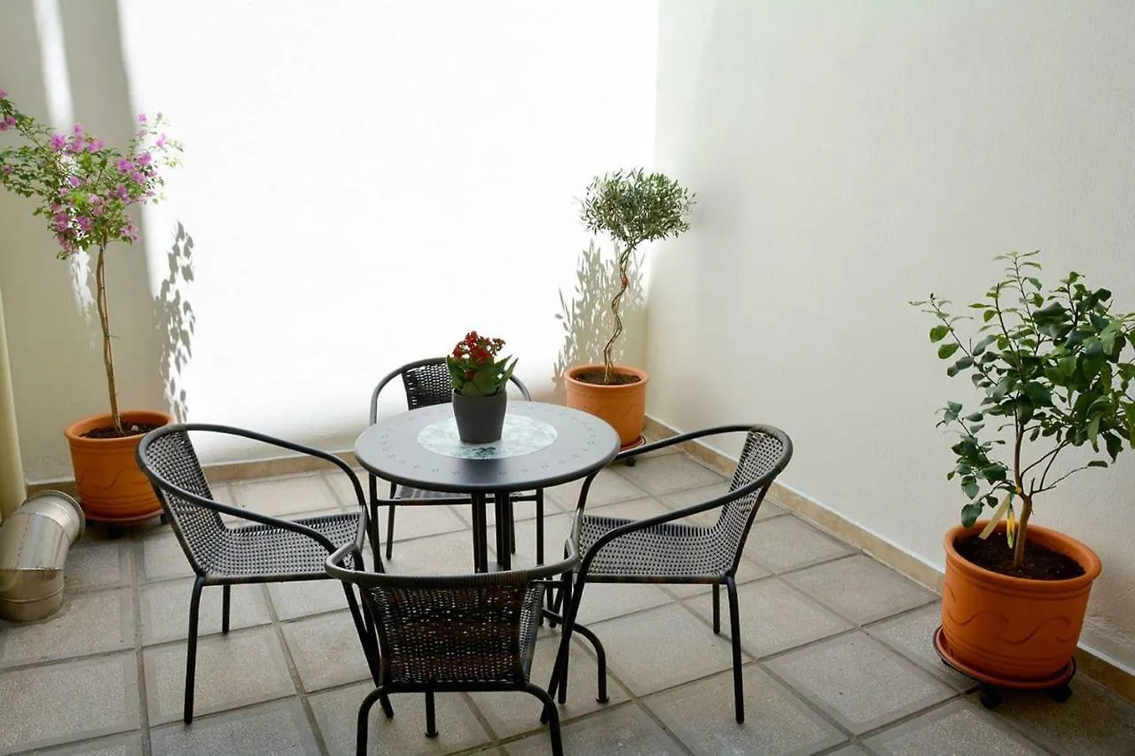 Διαμέρισμα Quiet Urban Studio With Private Backyard Θεσσαλονίκη