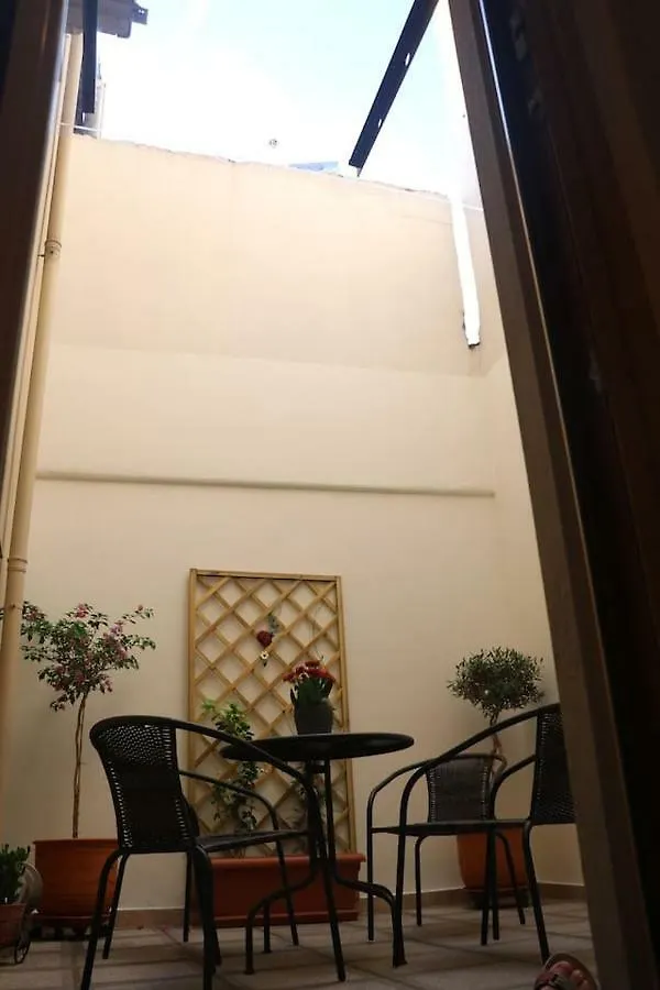 Quiet Urban Studio With Private Backyard Θεσσαλονίκη Διαμέρισμα