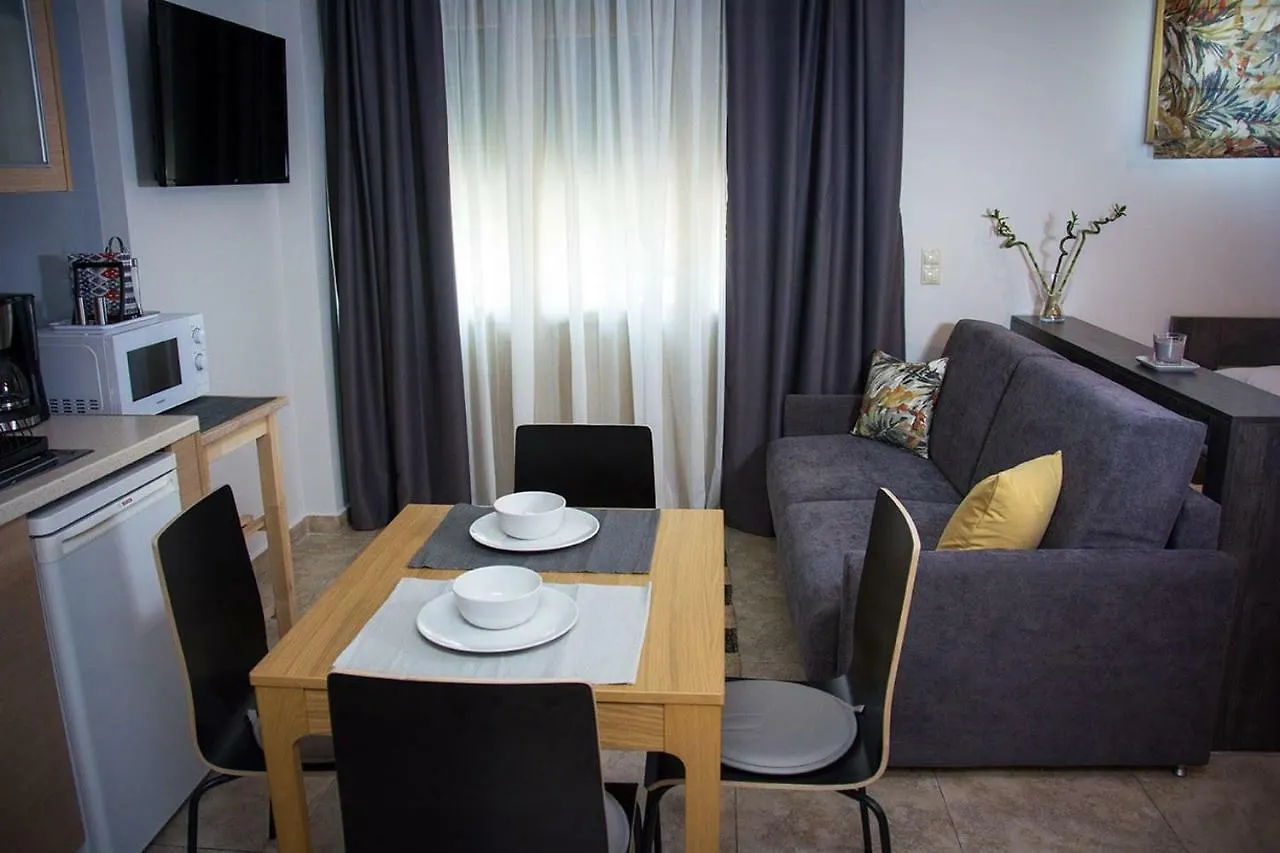 Quiet Urban Studio With Private Backyard سالونيك شقة