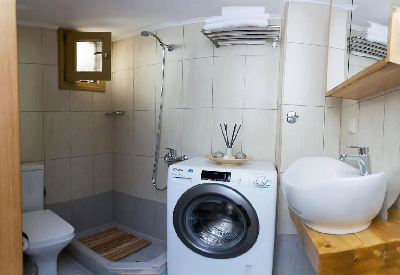 Quiet Urban Studio With Private Backyard Thessaloniki Apartment